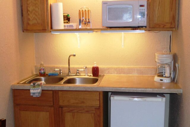 Eureka Suites Studio Kitchenette