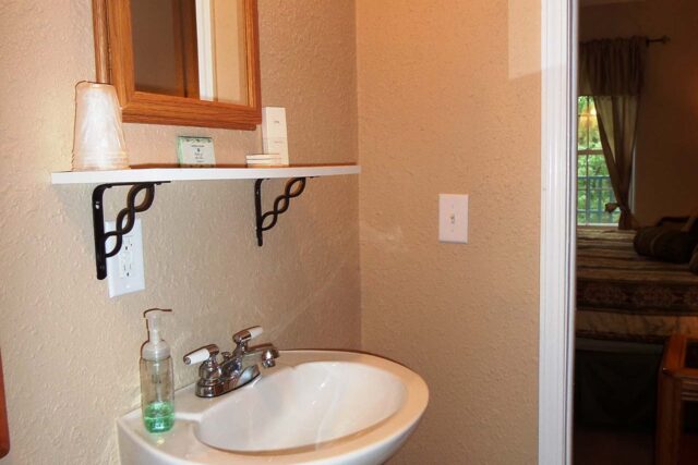 Eureka Suites Studio Vanity