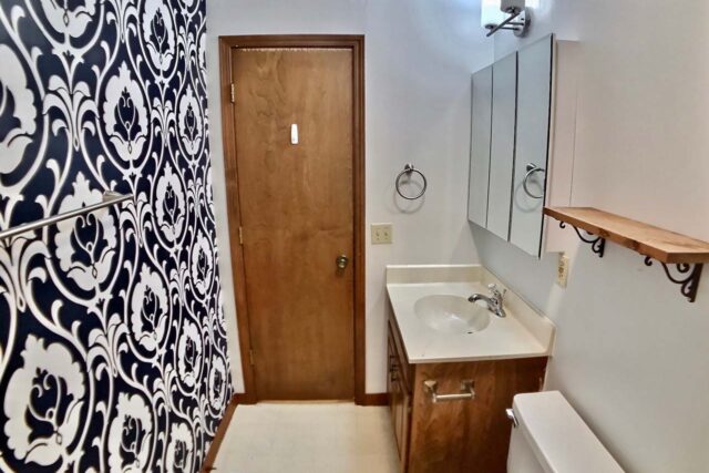 Kenwood Apartments Vanity